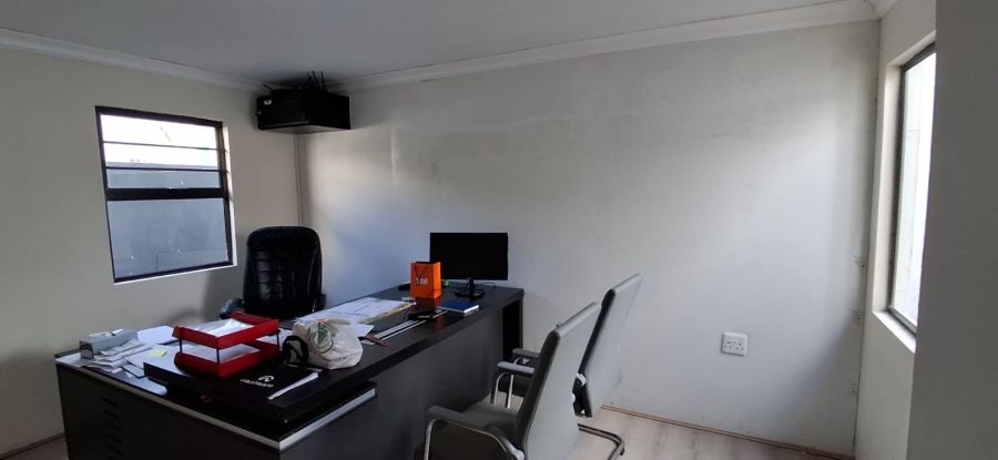 8 Bedroom Property for Sale in Southernwood Eastern Cape